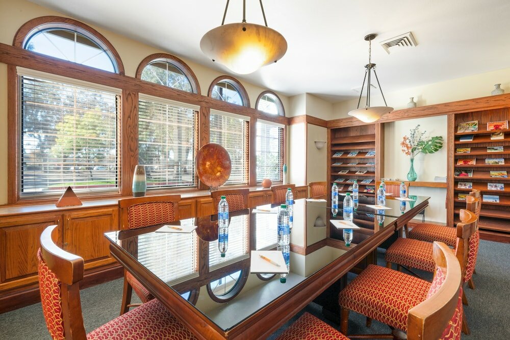 Фото Chase Suite Hotel Newark