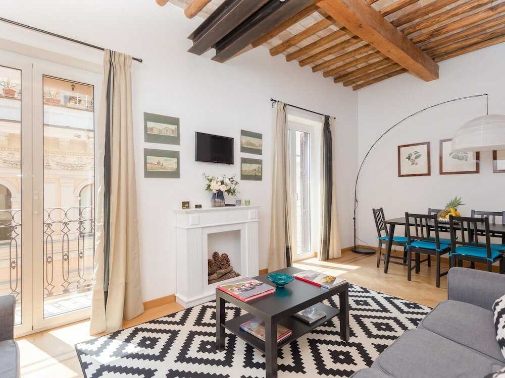 Фото Rsh Trevi Fountain Luxury Apartment