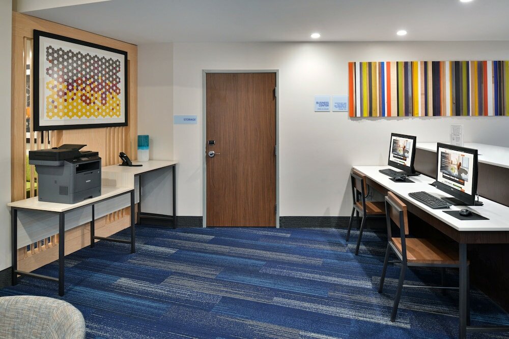 Фото Holiday Inn Express Orlando - South Park, an Ihg Hotel