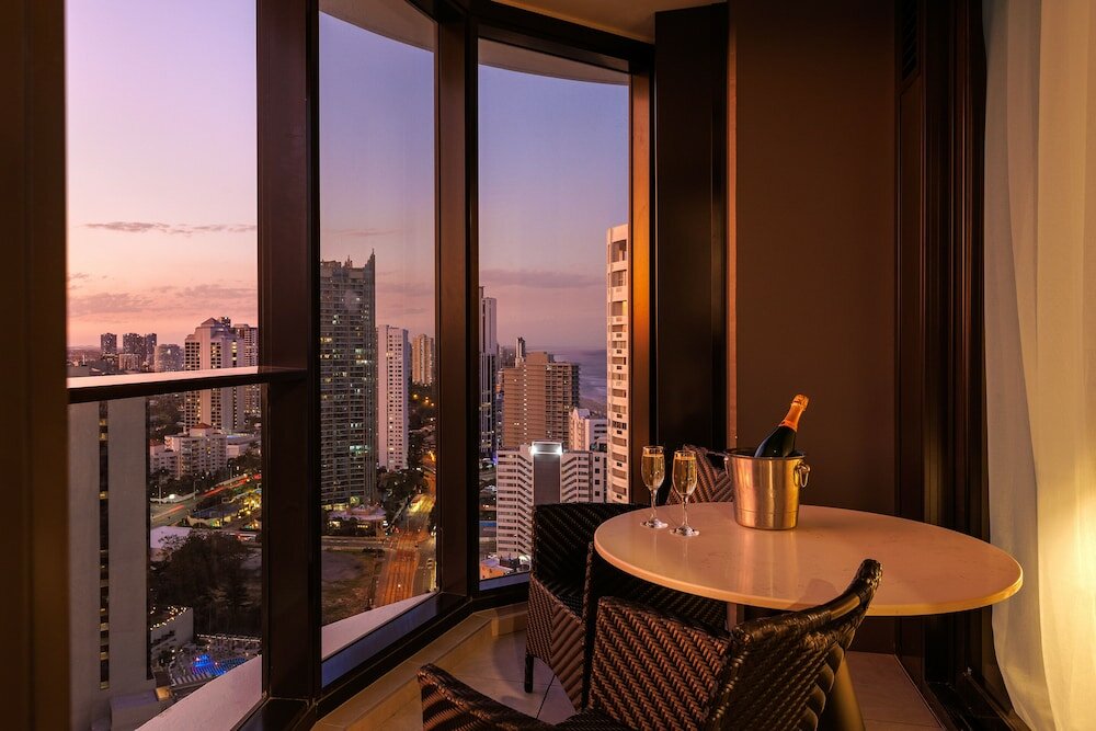 Фото Meriton Suites Surfers Paradise