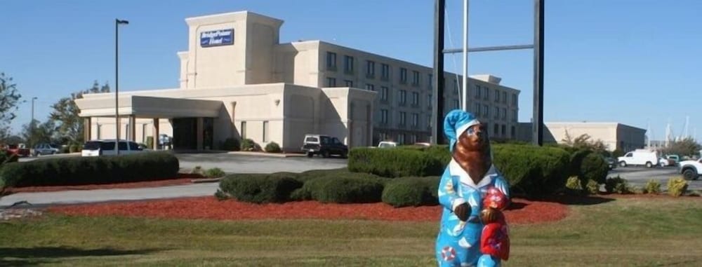 Фото BridgePointe Hotel & Marina