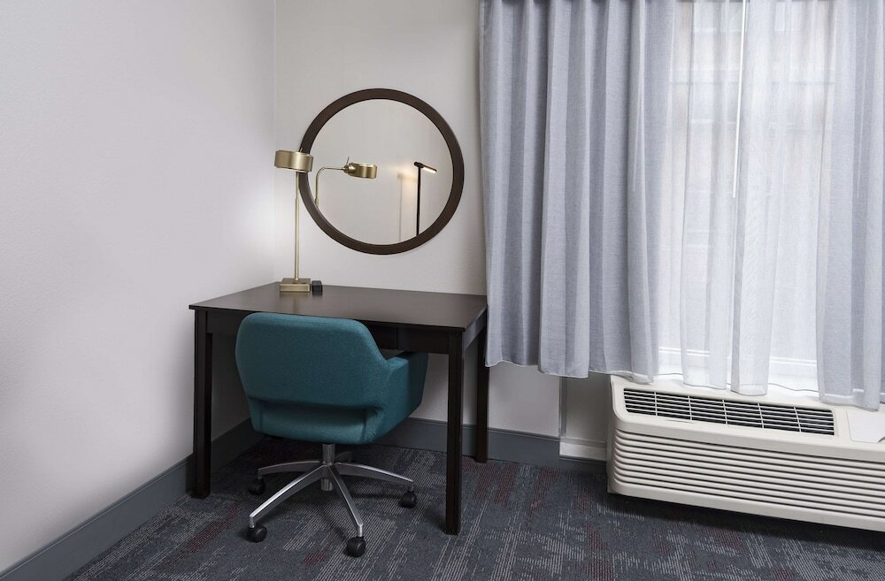 Фото Hampton Inn & Suites Raleigh Downtown