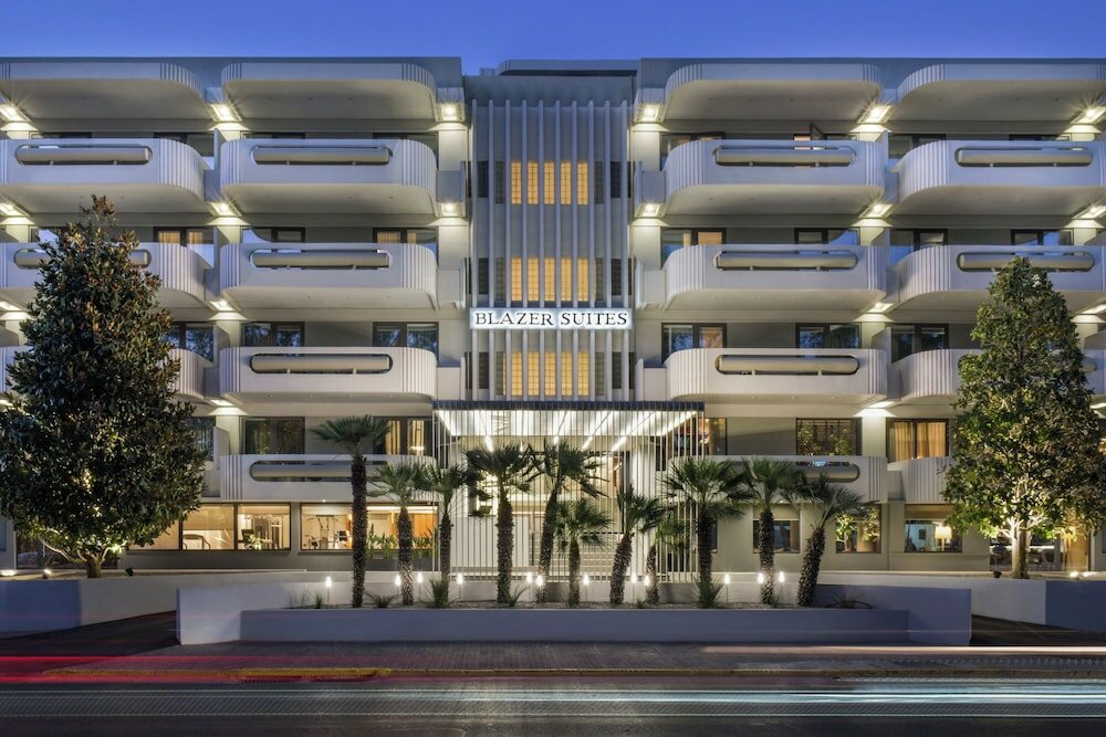 Фото Blazer Suites Hotel