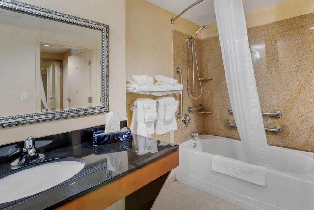 Фото Comfort Suites Fredericksburg North