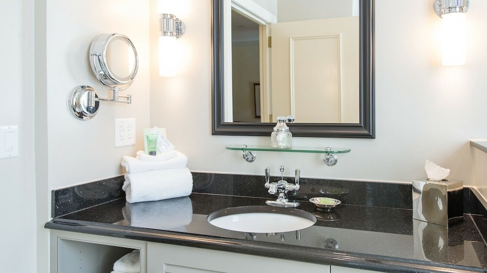 Фото French Quarter Inn