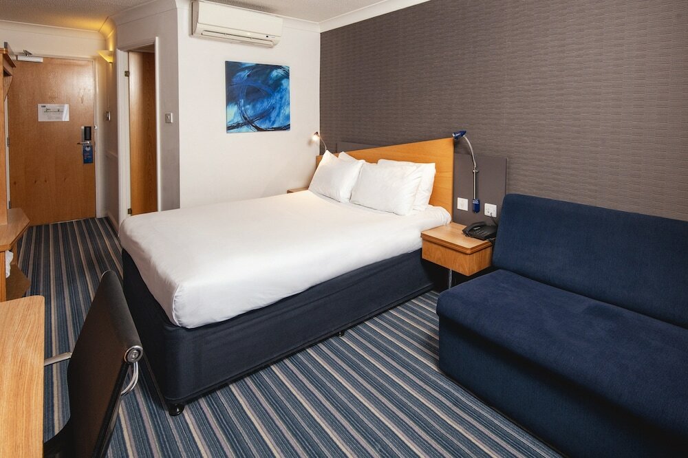 Фото Holiday Inn Express London Chingford