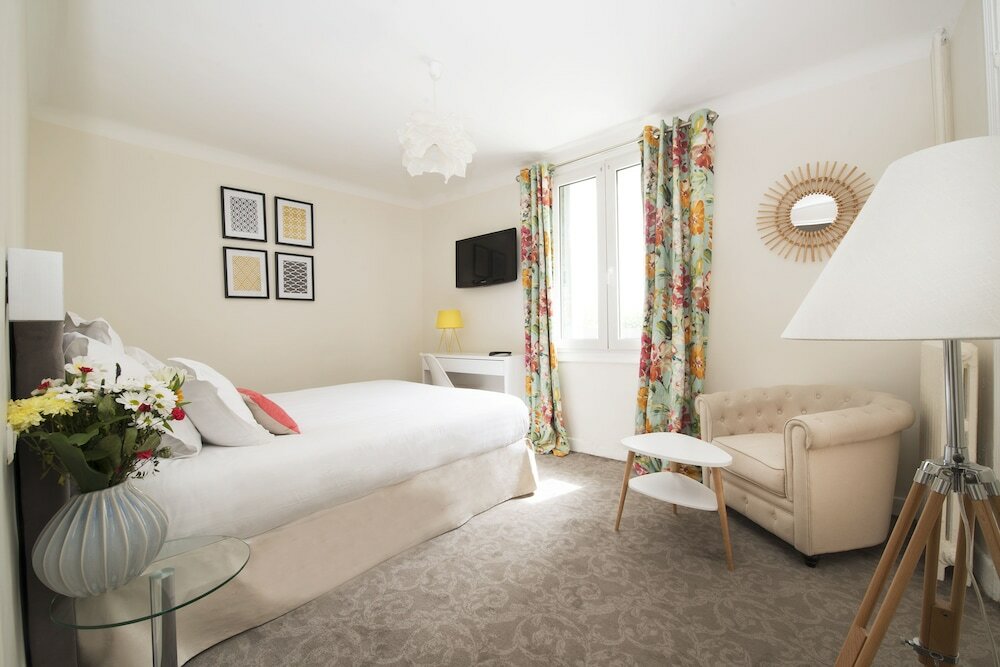 Фото Hotel des Batignolles