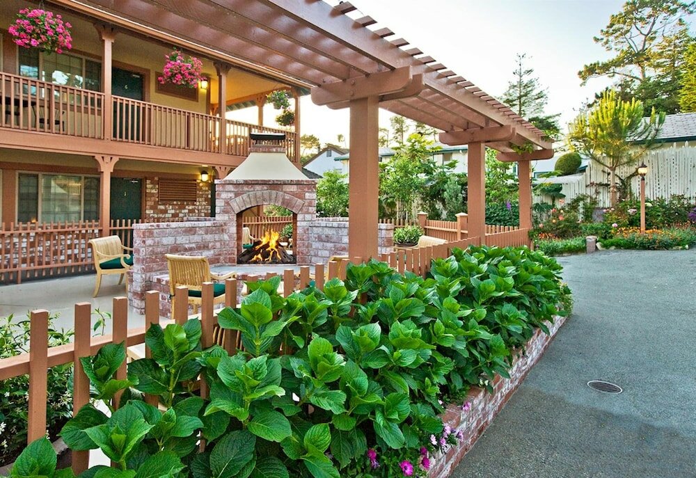Фото Candle Light Inn