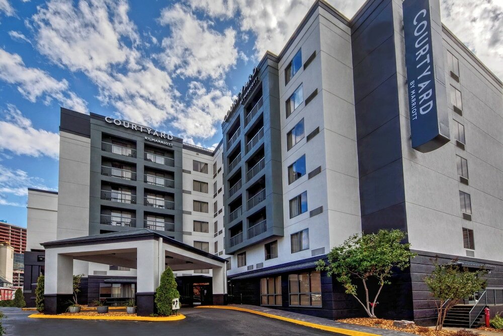 Фото Courtyard by Marriott Vanderbilt-West End
