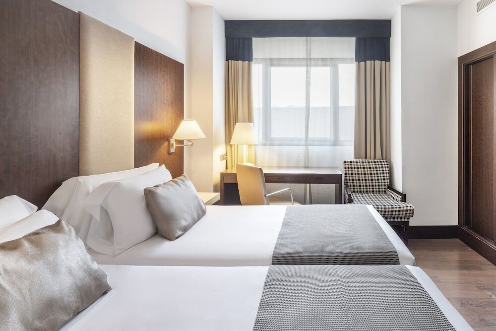 Фото Catalonia El Retiro