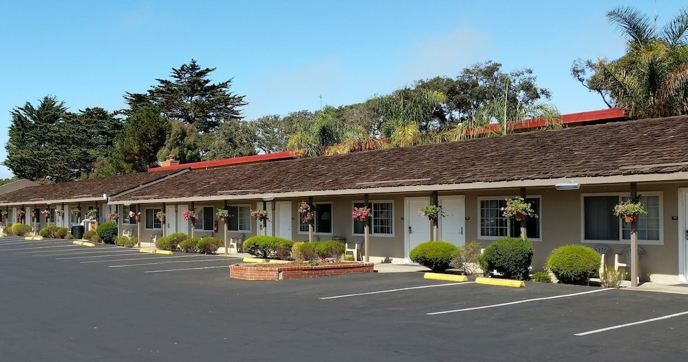 Фото Lone Oak Lodge