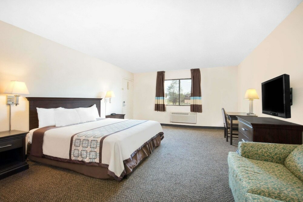 Фото Days Inn by Wyndham Hobbs