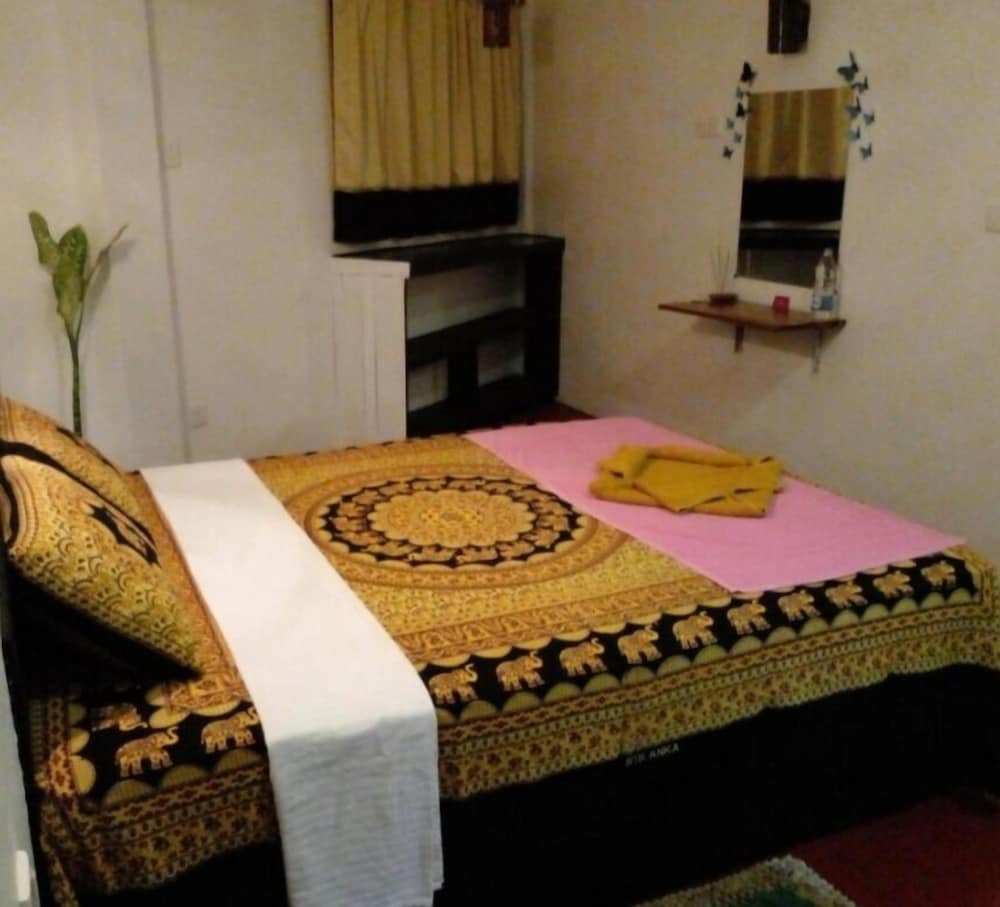 Фото Malika Yellow House