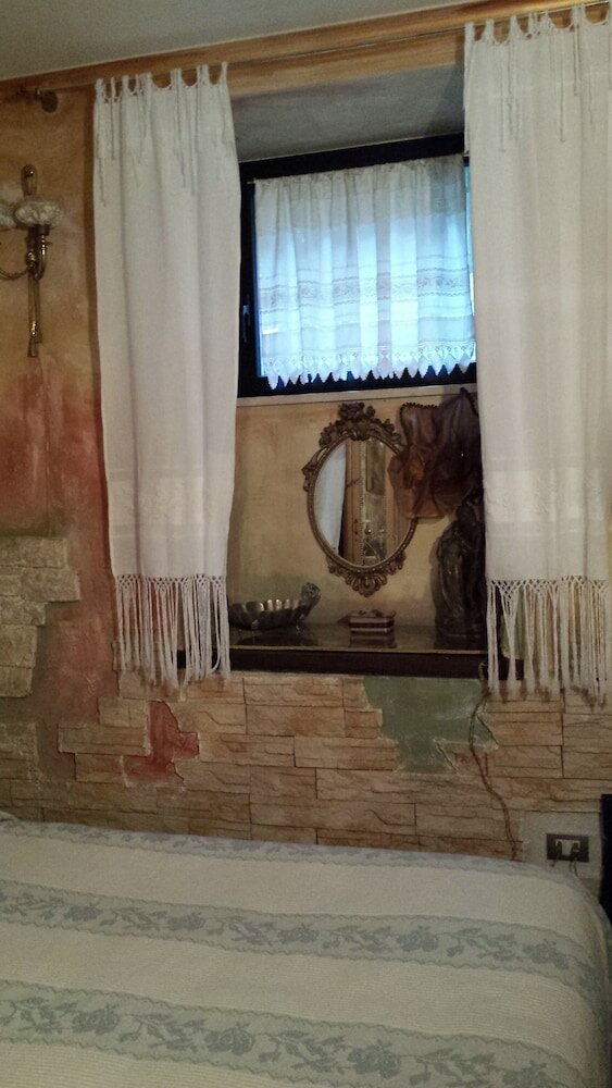 Фото Hospitales del Pellegrino Trastevere