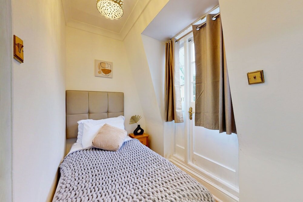 Фото Park Lane Apartments - Clarges St