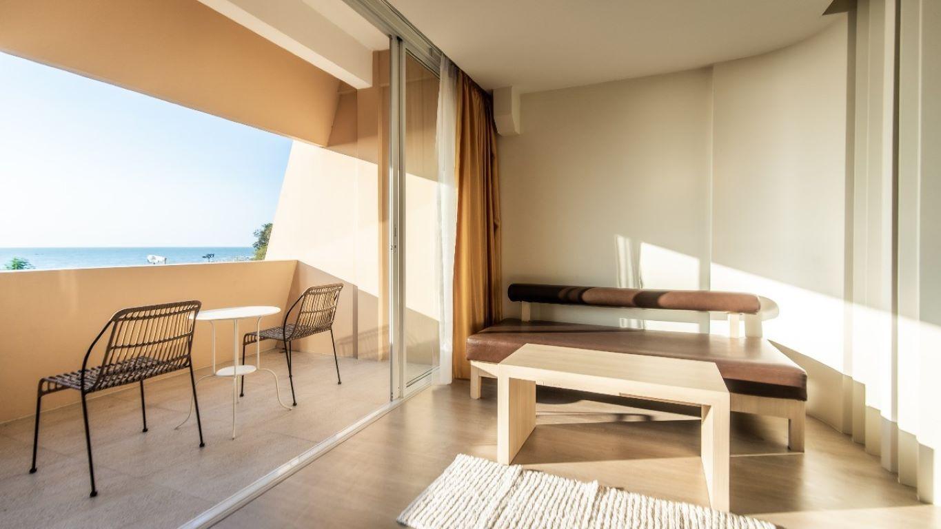 Фото Bangsaen Villa Hotel
