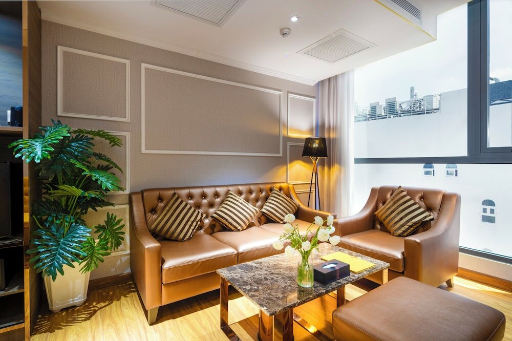 Фото Winsuites Saigon Hotel