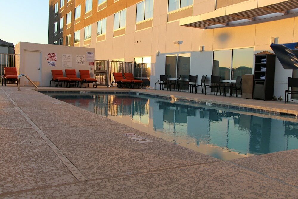 Фото Holiday Inn Express & Suites Phoenix - Airport North, an Ihg Hotel