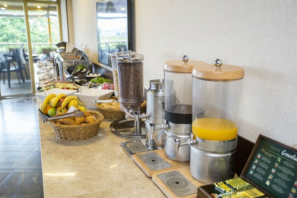 Фото Hotel Corner Inn