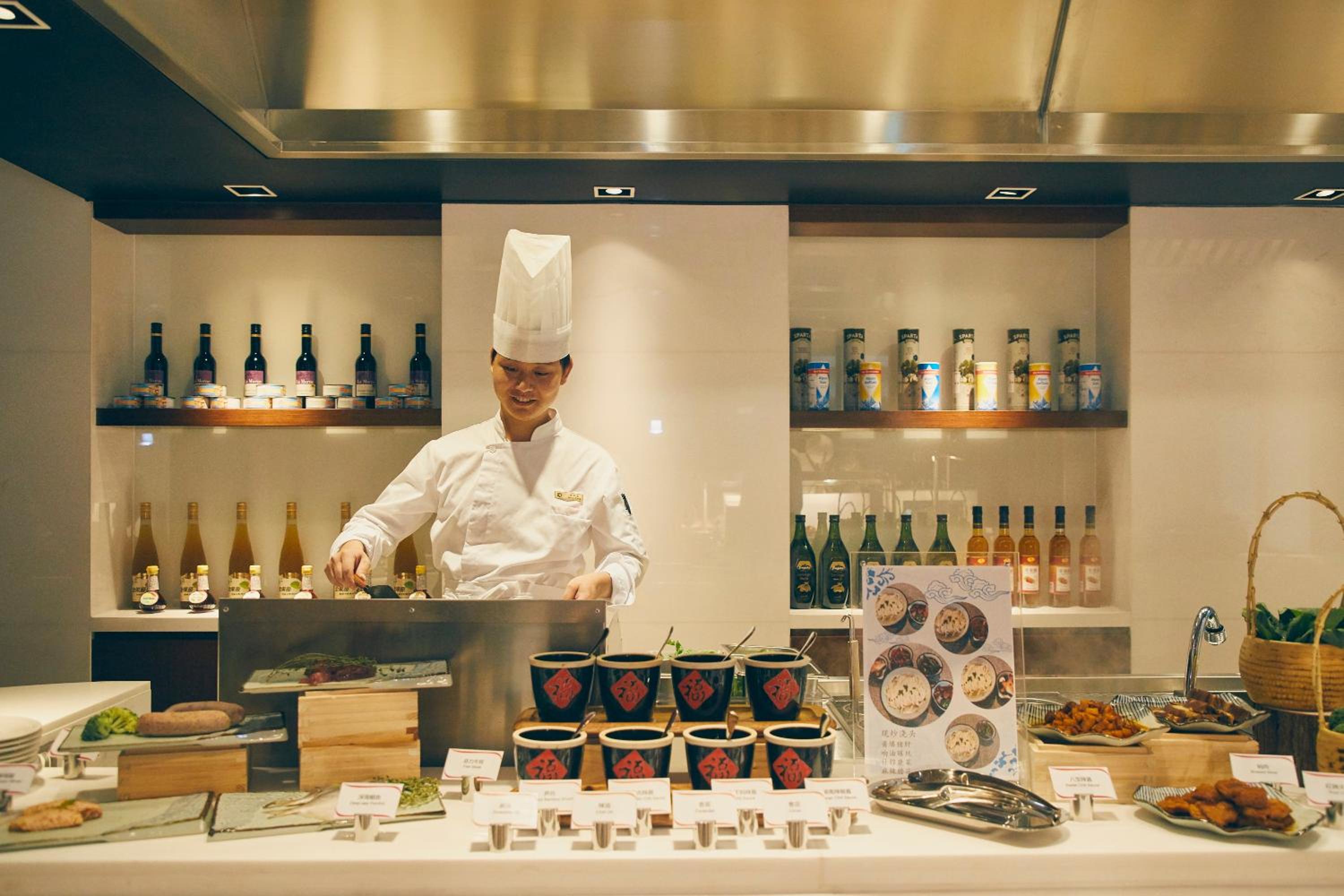 Фото LJZ Supreme Tower Hotel