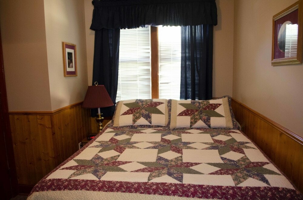 Фото Crandell Mountain Lodge