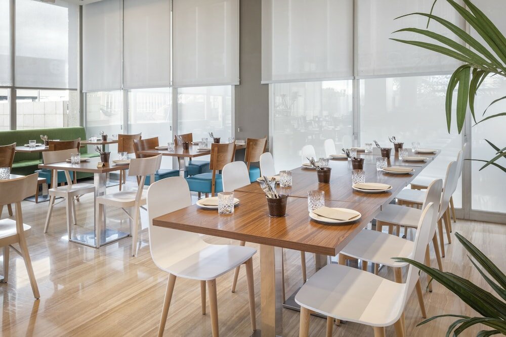 Фото Hotel Madrid Chamartin Affiliated by Melia