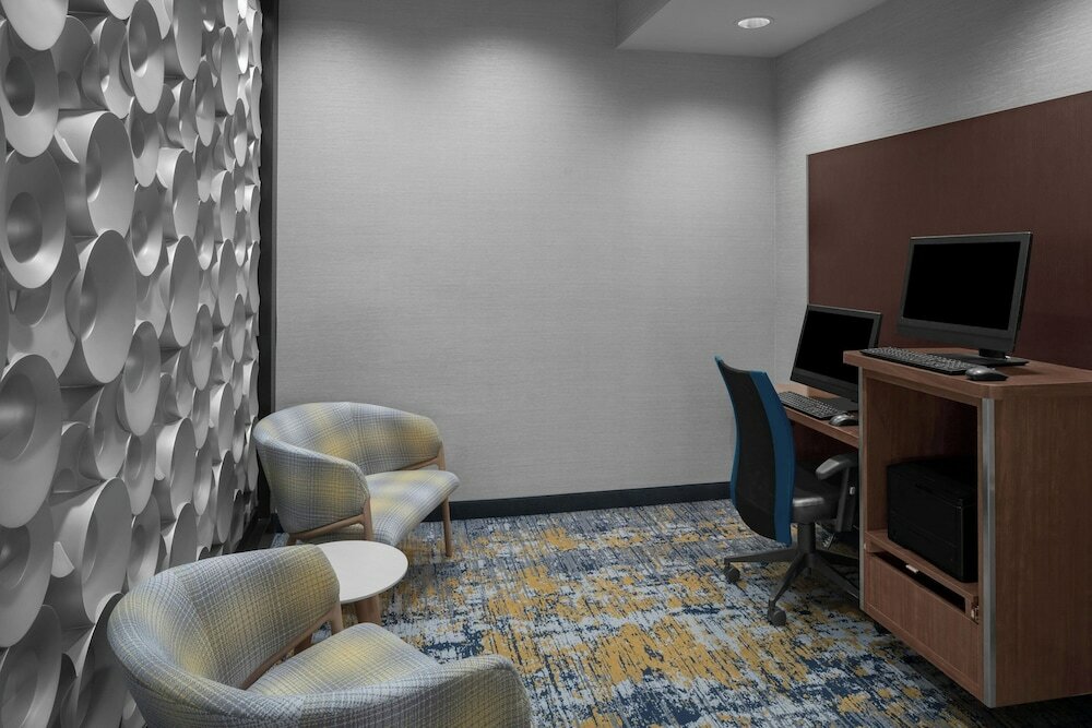 Фото TownePlace Suites by Marriott Carlsbad