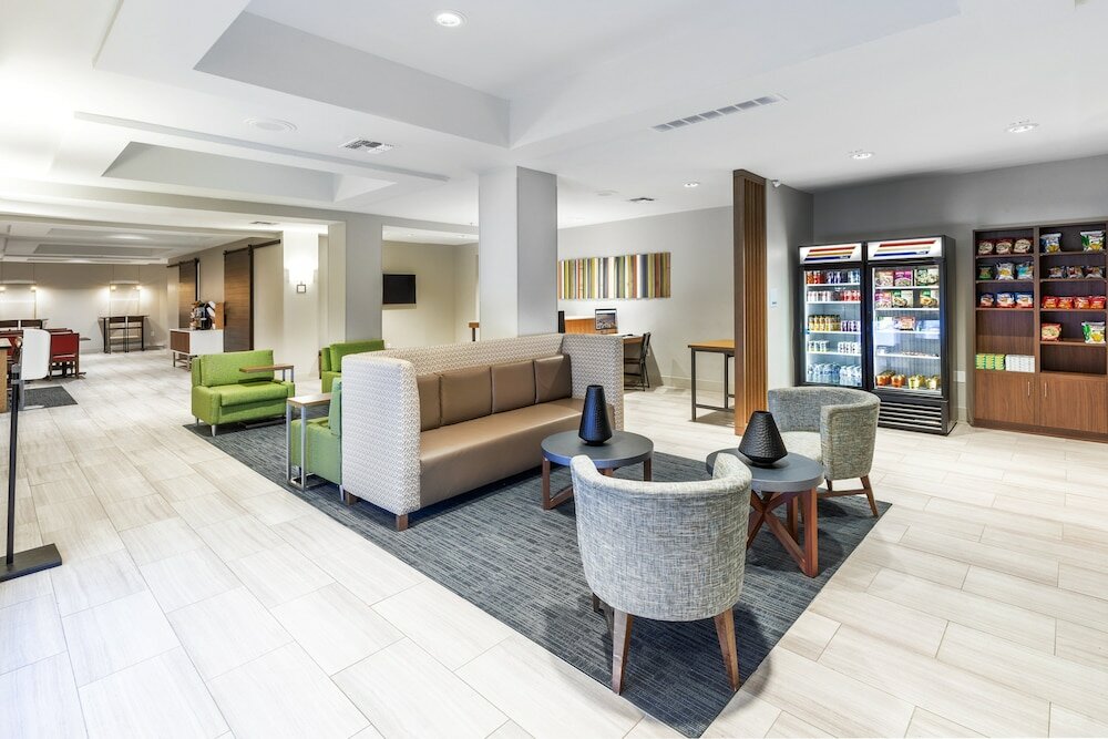 Фото Holiday Inn Express & Suites West, an Ihg Hotel
