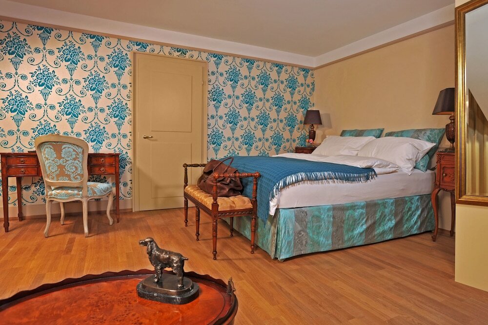 Фото Townhouse Boutique Hotel