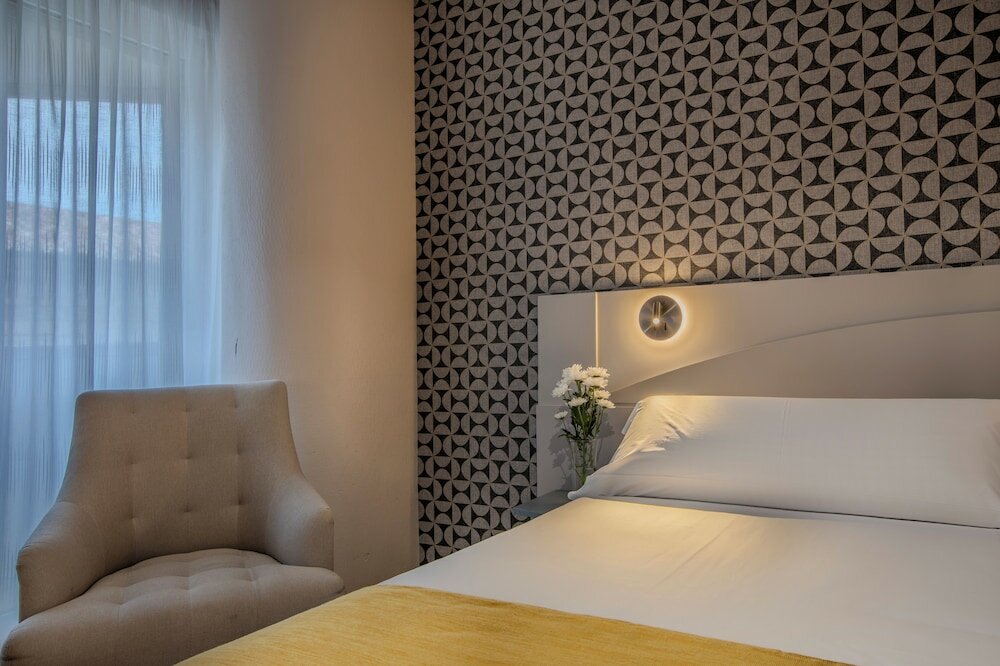 Фото Hotel Corona De Castilla Burgos