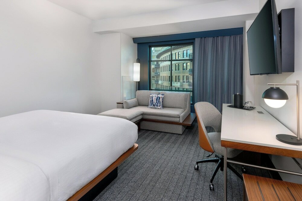 Фото Courtyard by Marriott Atlanta Midtown