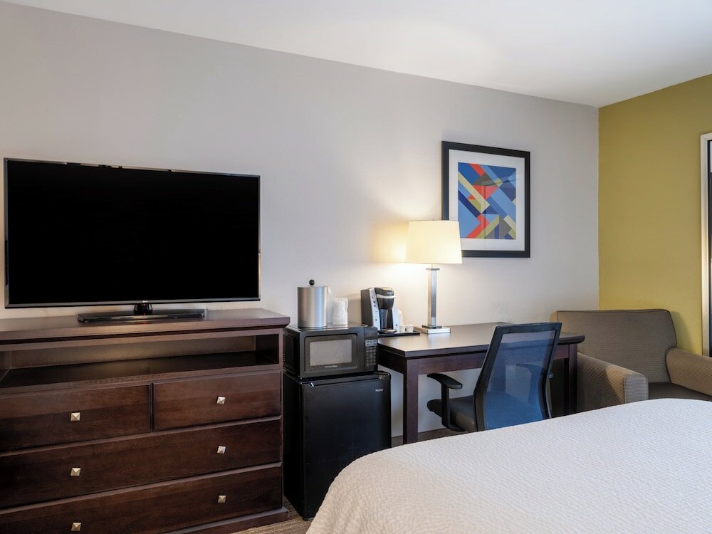 Фото Holiday Inn Express Hotel & Suites Chicago - Libertyville, an Ihg Hotel