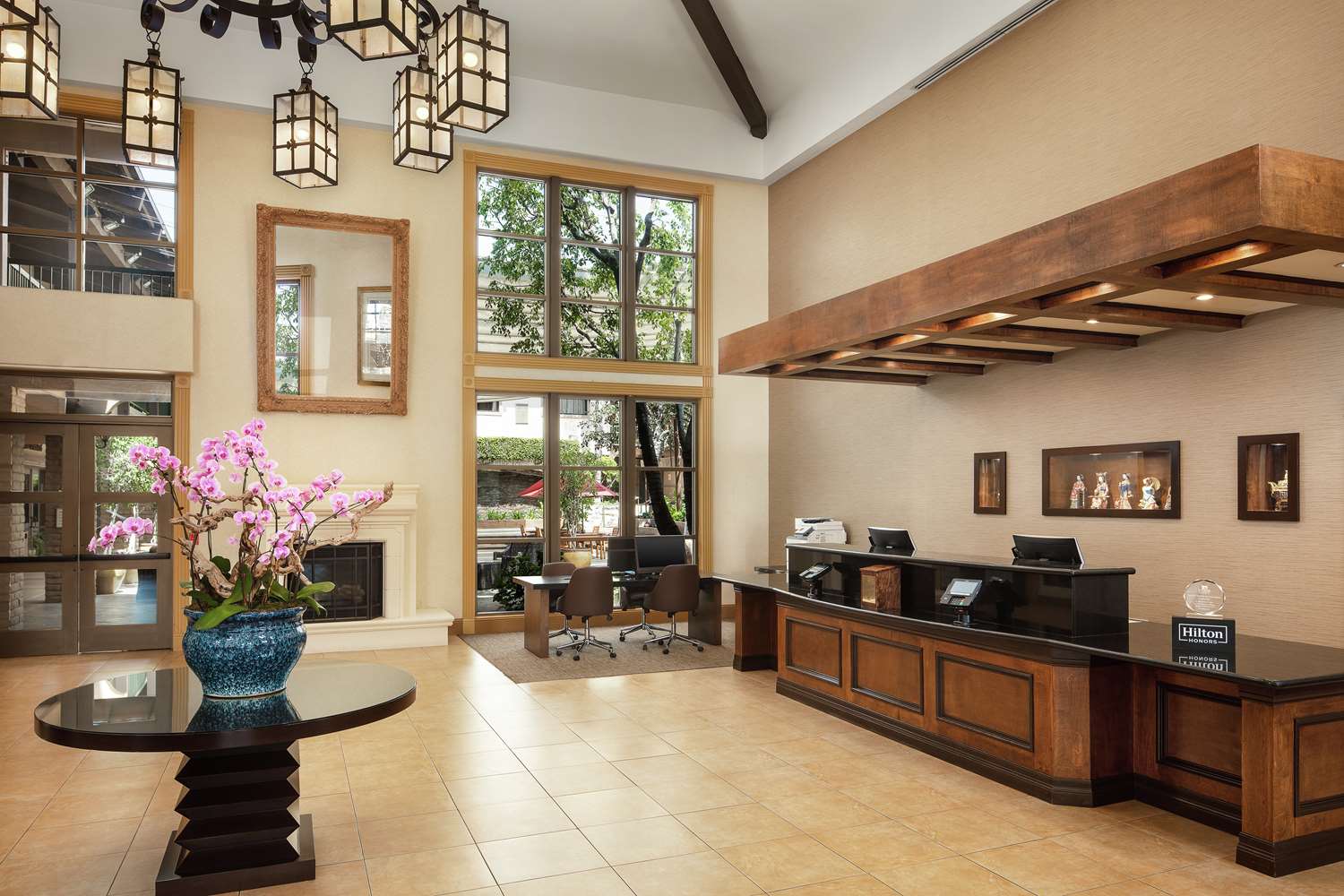 Фото DoubleTree by Hilton Claremont