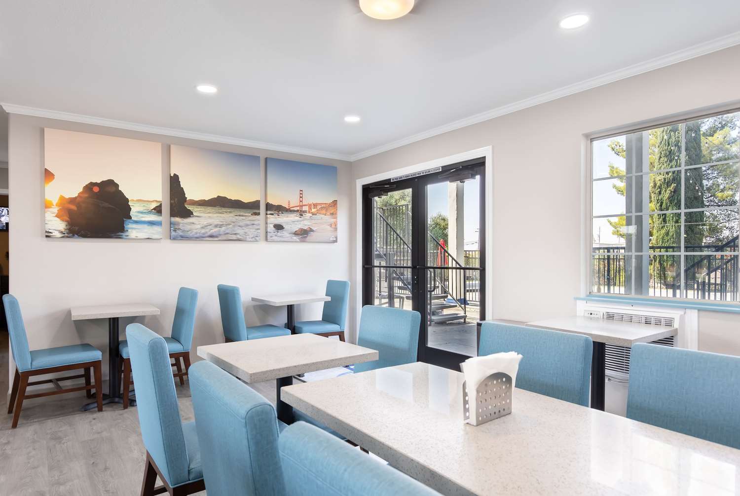 Фото Days Inn by Wyndham Red Bluff