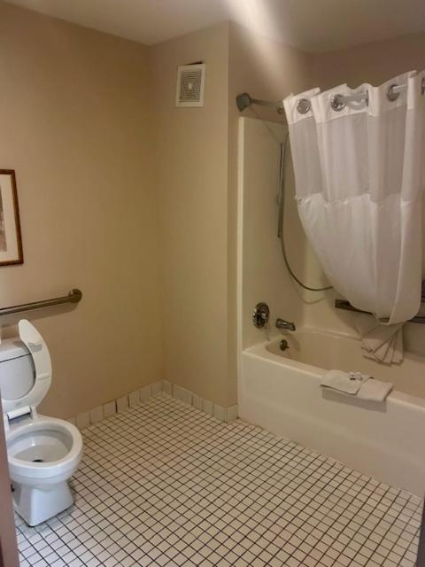 Фото Baymont by Wyndham Battle Creek/I-94