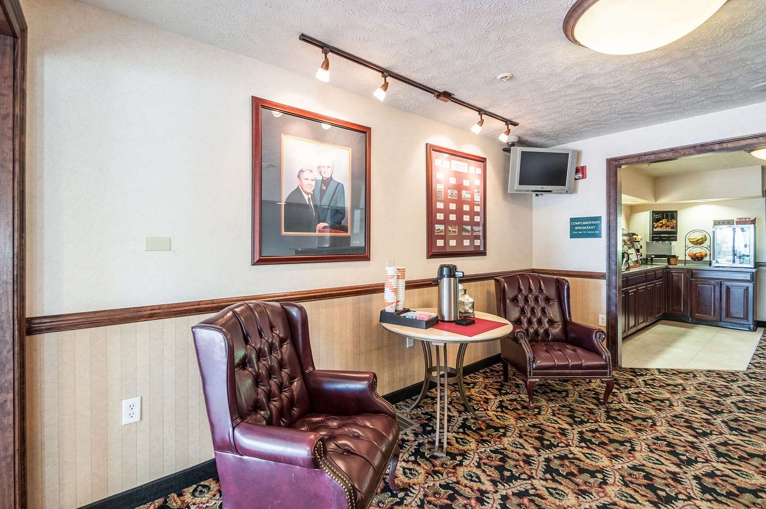 Фото Rodeway Inn & Suites