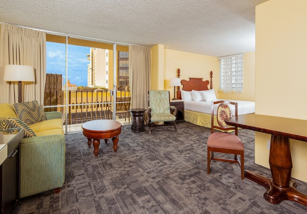 Фото Ohia Waikiki Studio Suites