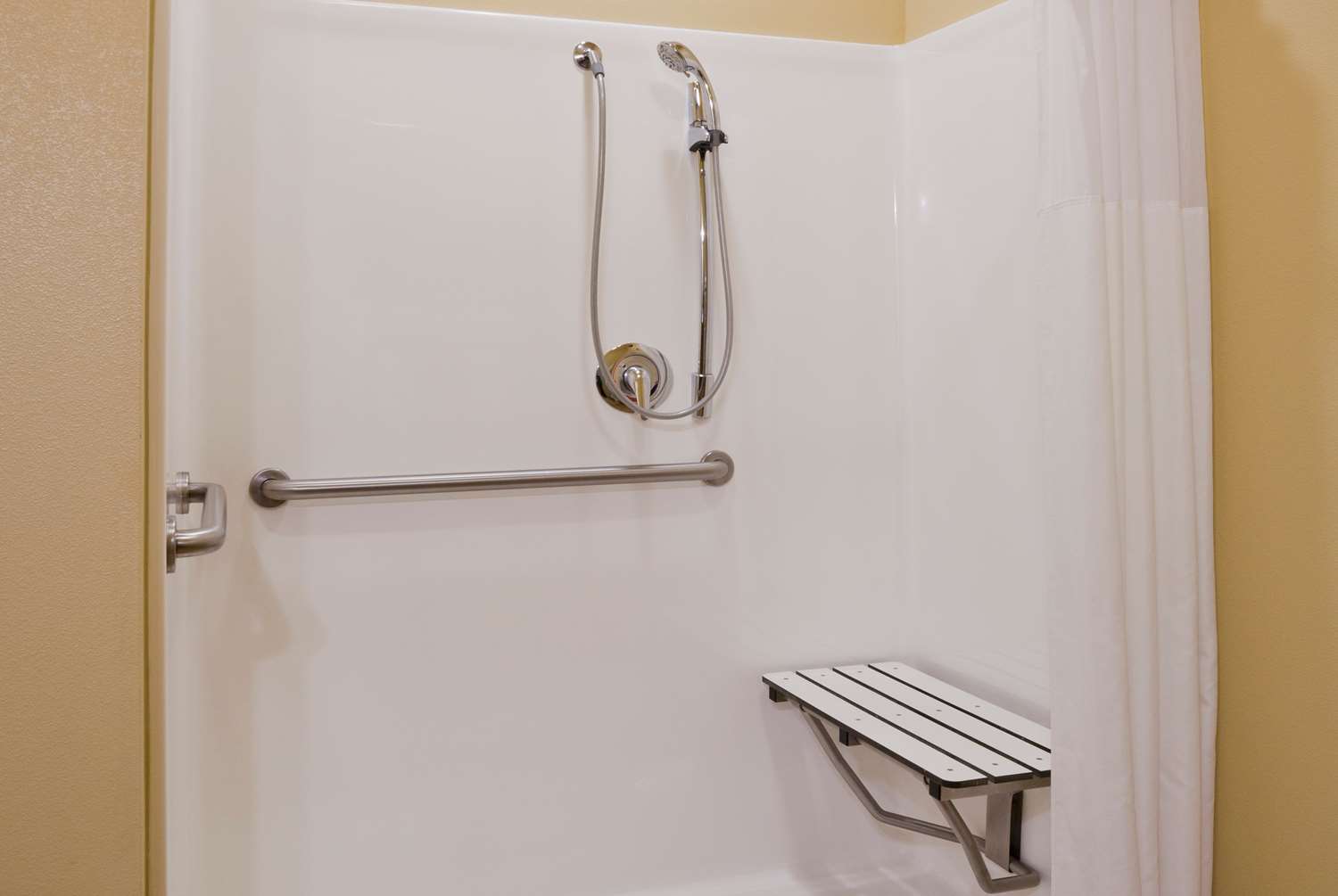 Фото AmericInn by Wyndham Fargo Medical Center