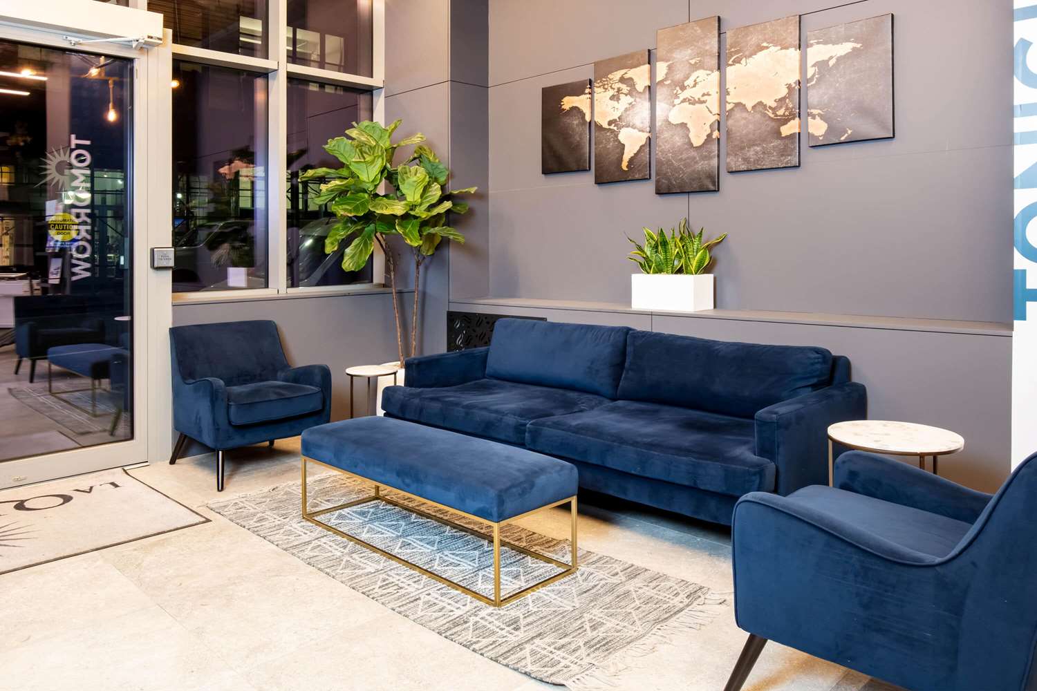 Фото La Quinta Inn & Suites by Wyndham Times Square South