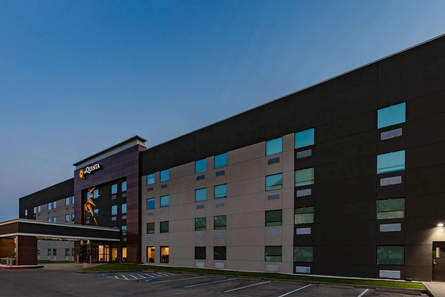 Фото La Quinta Inn & Suites by Wyndham Houston Southwest