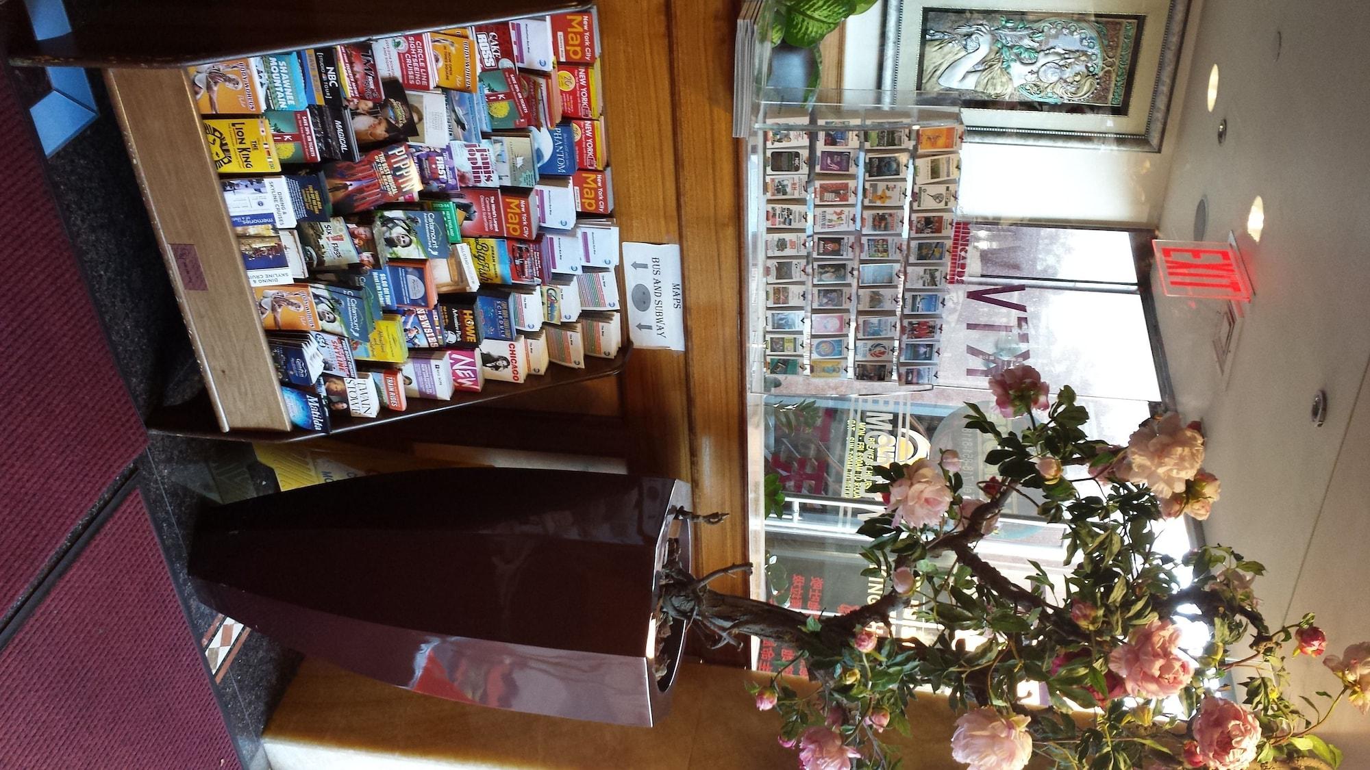 Фото Knights Inn Brooklyn Sunset Park