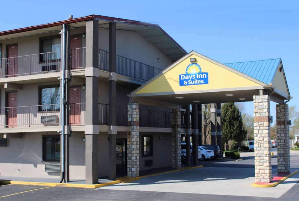 Фото Days Inn & Suites by Wyndham Springfield on I-44