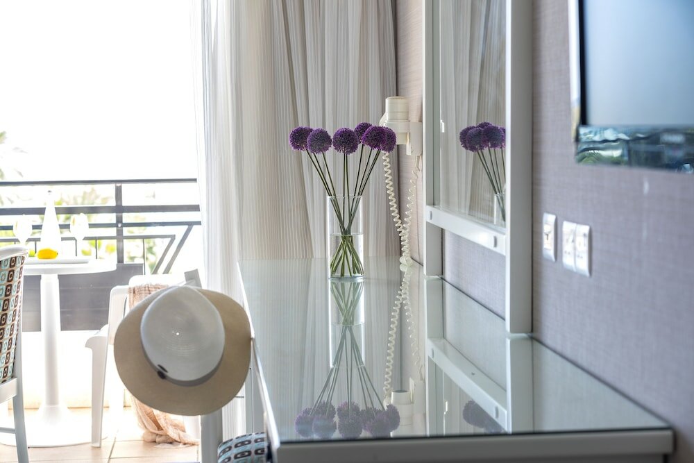 Фото Pavlo Napa Beach Hotel