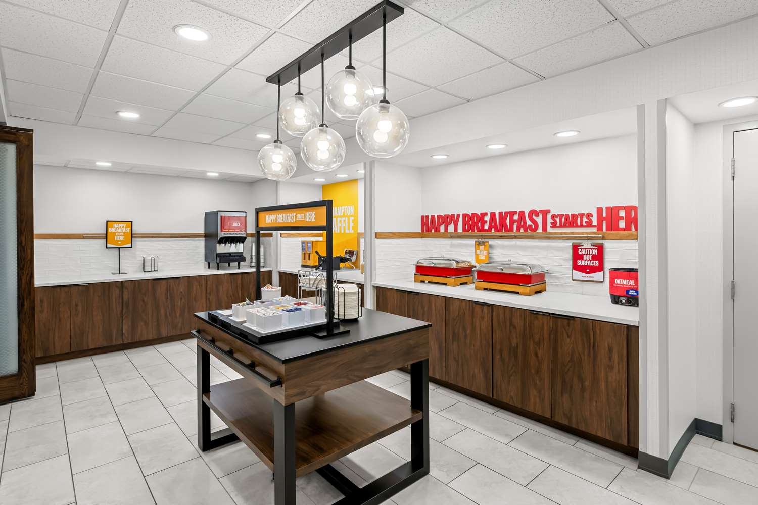 Фото Hampton Inn & Suites Charlotte Airport