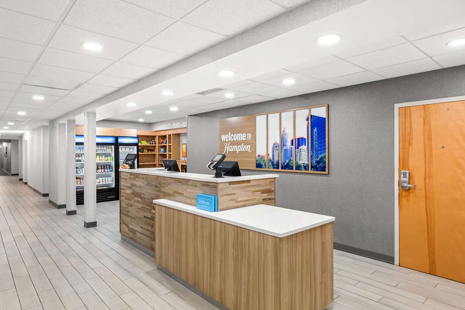 Фото Hampton Inn & Suites Charlotte Airport