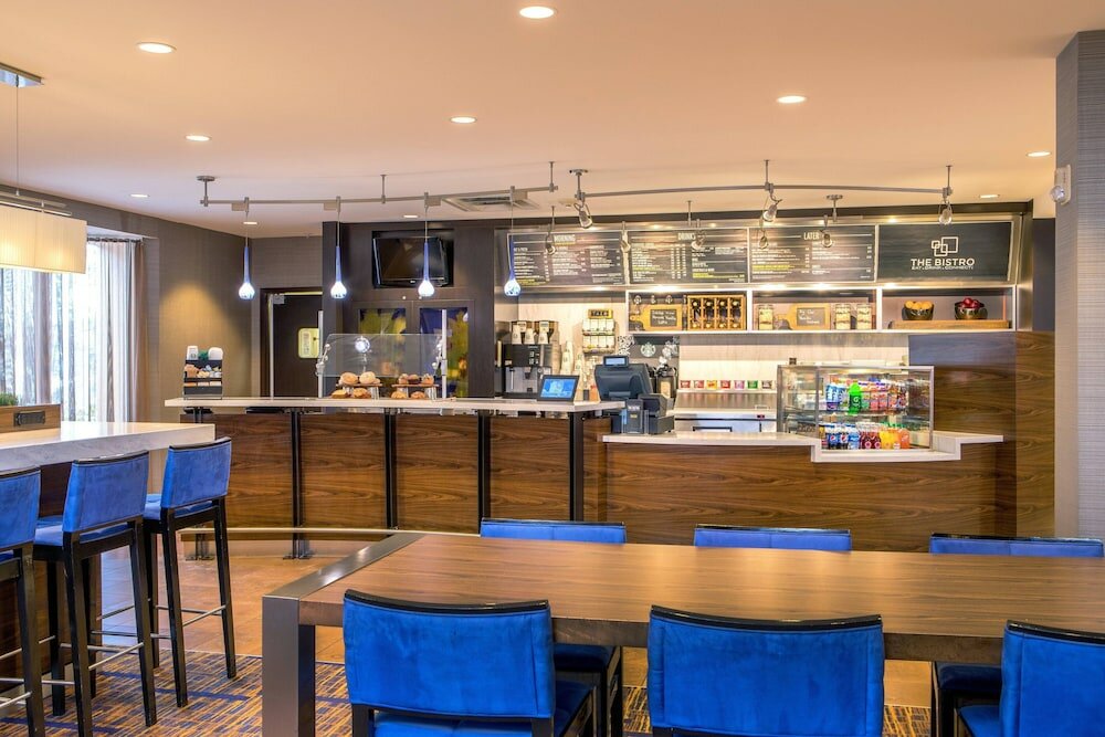 Фото Courtyard by Marriott Hartford Manchester