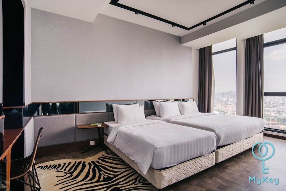 Фото Expressionz Professional Suites by iHost Homes 2