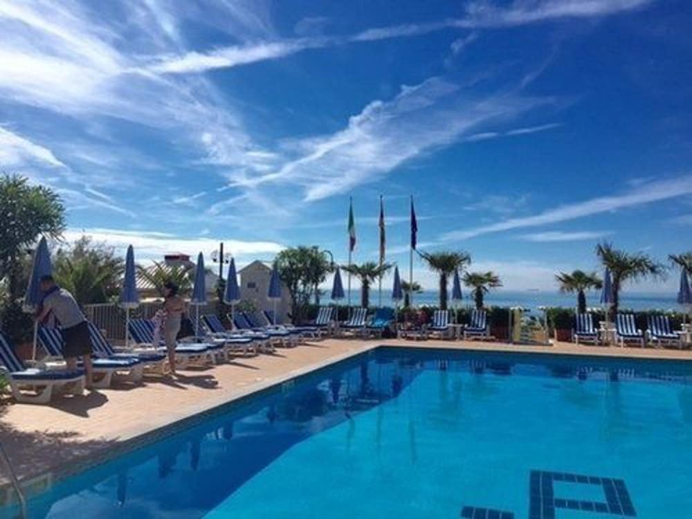 Фото Hotel Plaza Esplanade