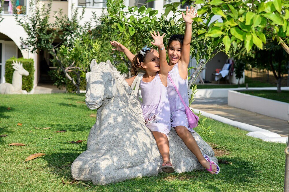 Фото Alexandra Elegance Bridging Generations