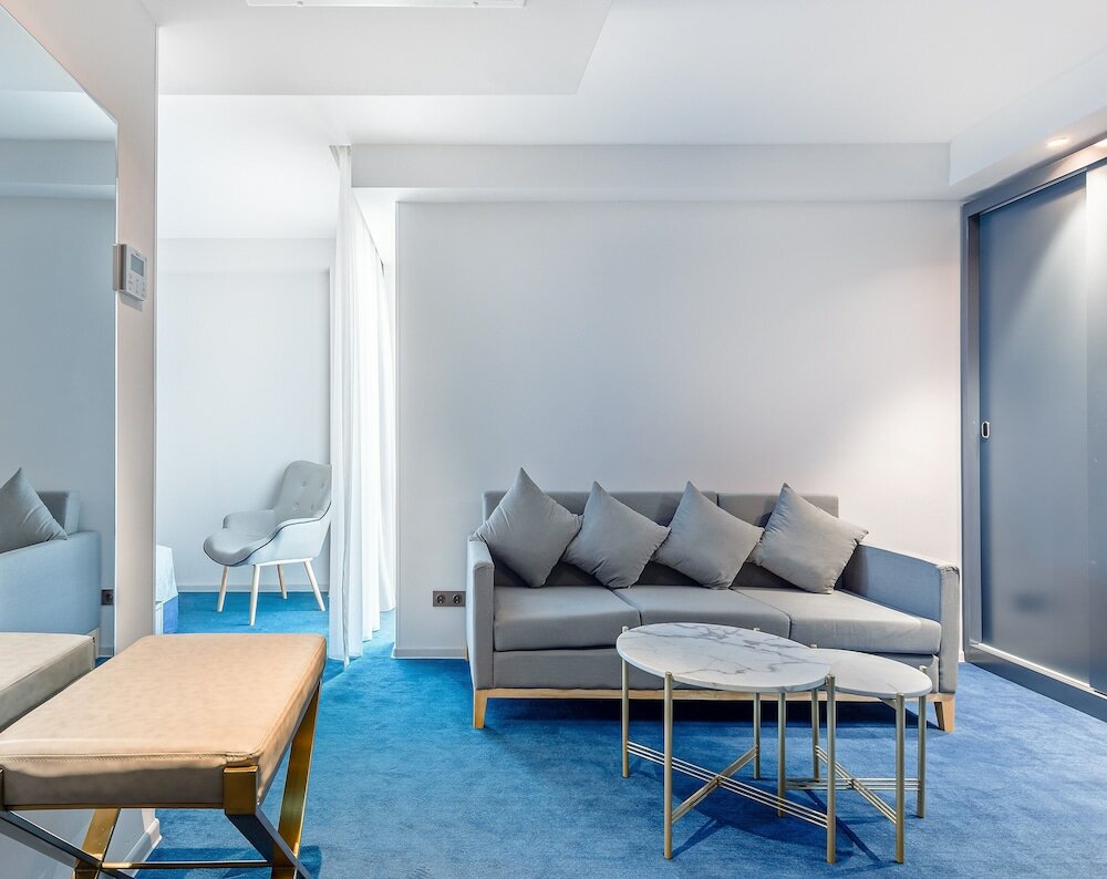 Фото Ramada by Wyndham Tbilisi Old City